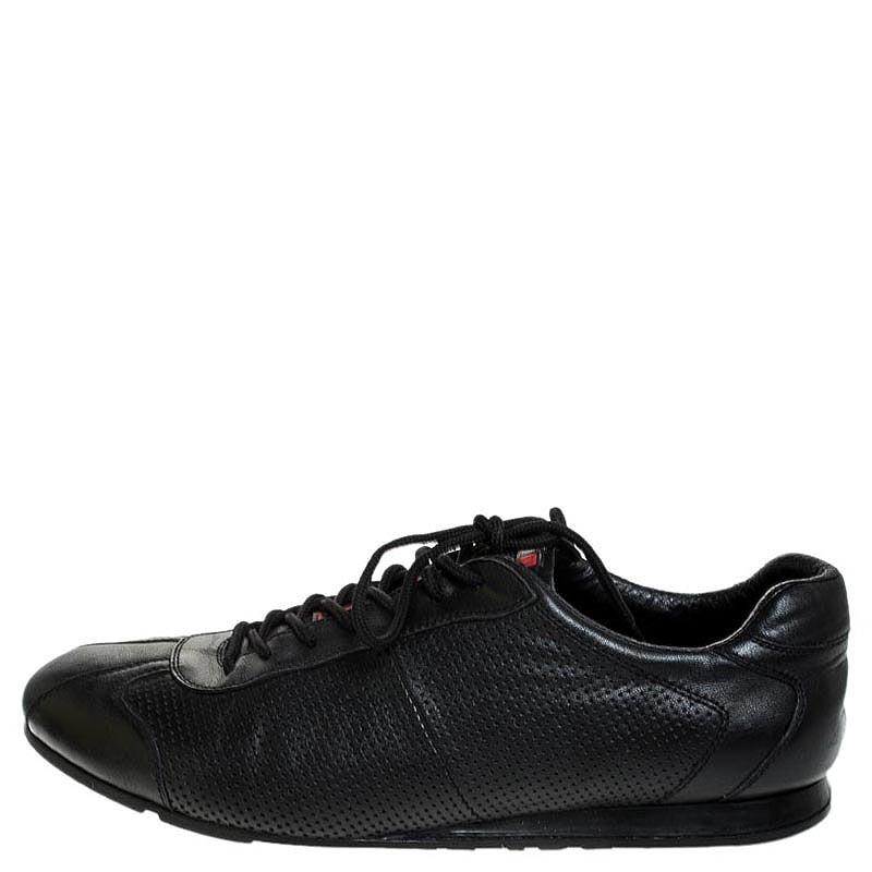 Fashioned to take your style a notch higher, these low top sneakers from Prada Sport are absolutely worth the splurge! They've been crafted from black leather and styled with laces on the vamps. The perforated pattern all over and a snug low top