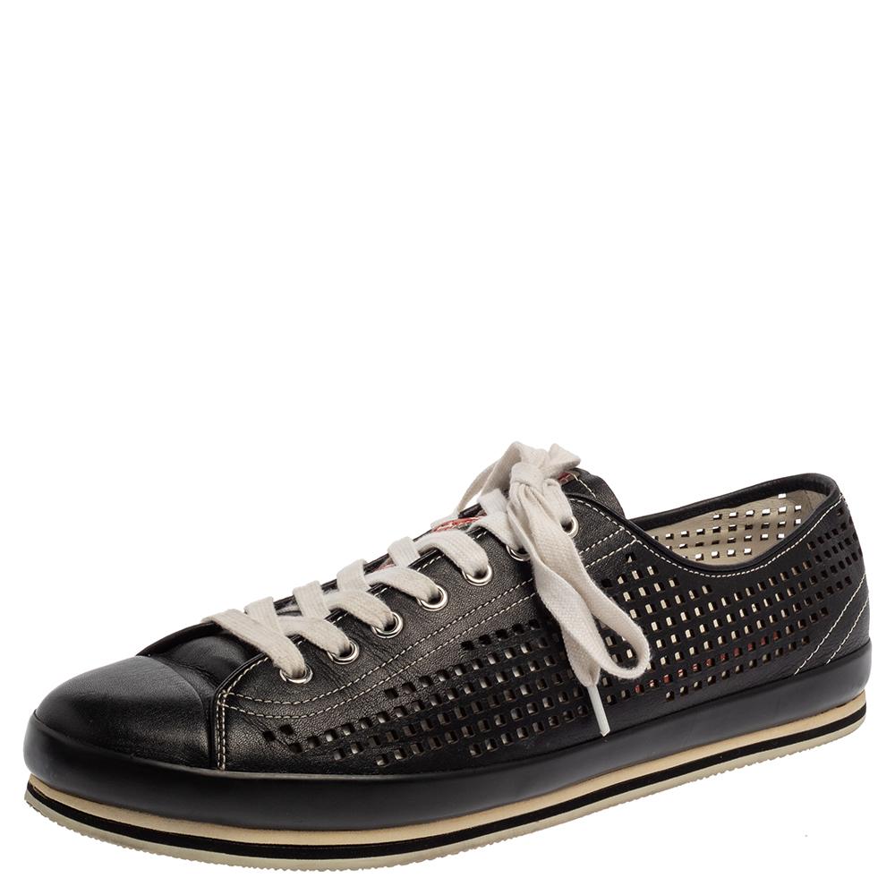 These black sneakers from Prada Sport are just what you need to add to your style. They are crafted from perforated leather and feature round toes, lace-ups on the vamps, and brand details on the tongues. They offer a comfortable fit with their