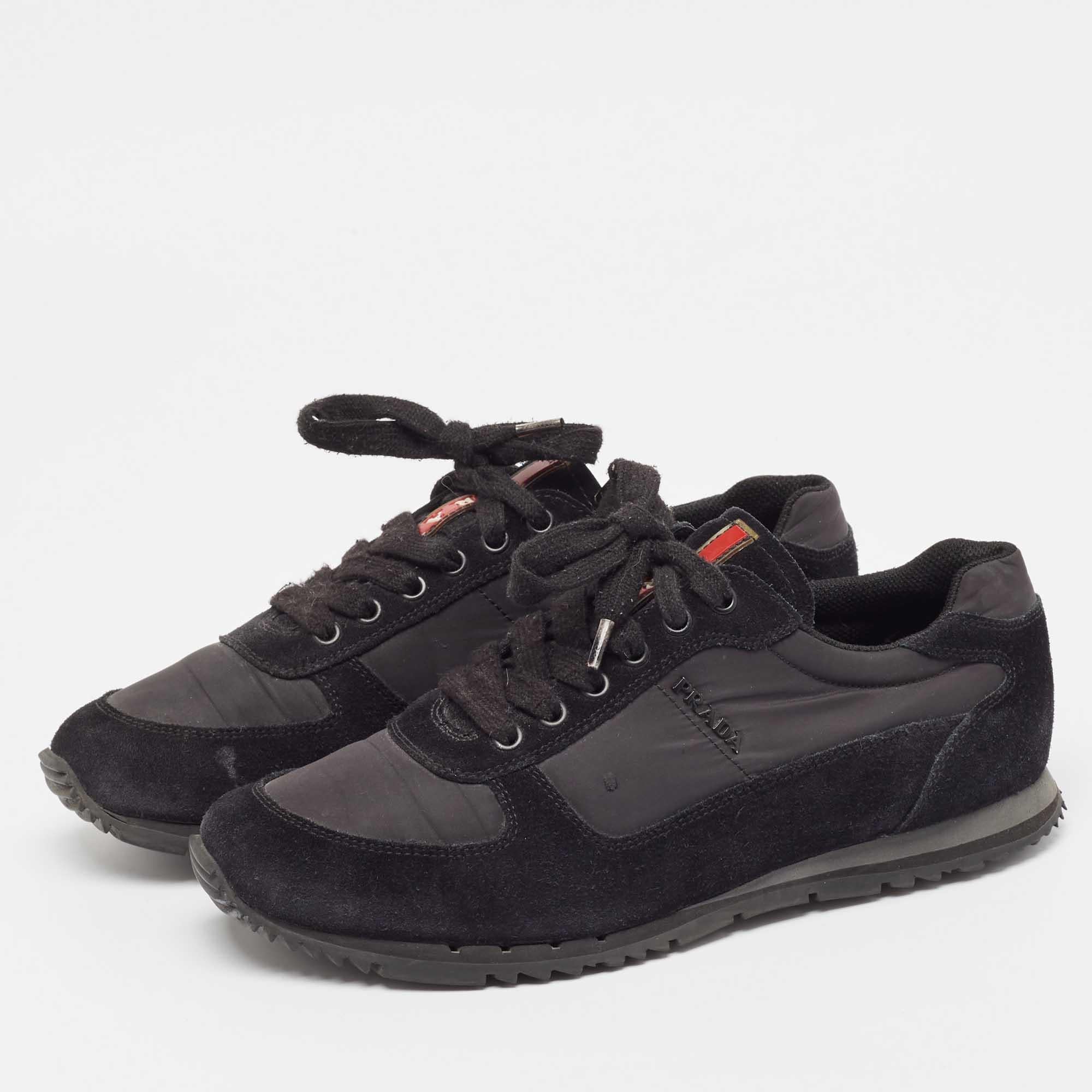 Designed to elevate your style quotient and give you comfort at the same time these kicks are crafted using the best materials. Pair them with your casuals for a cool look.