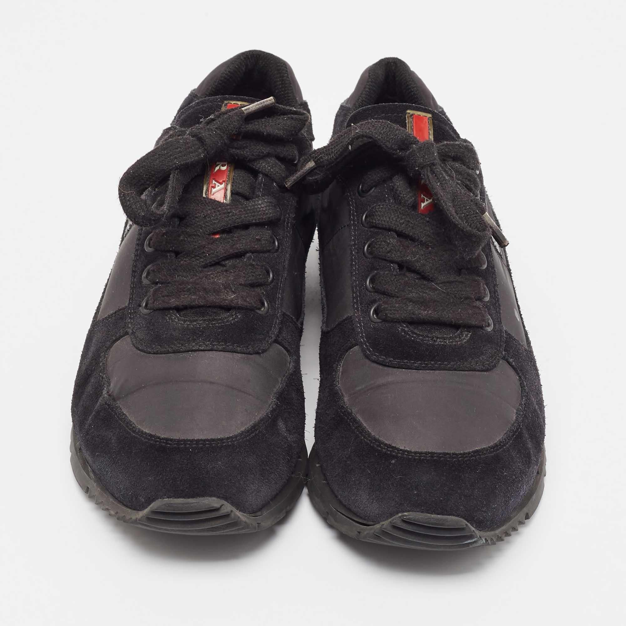 Prada Sport Black Suede and Nylon Low Top Sneakers Size 41 In Good Condition For Sale In Dubai, Al Qouz 2