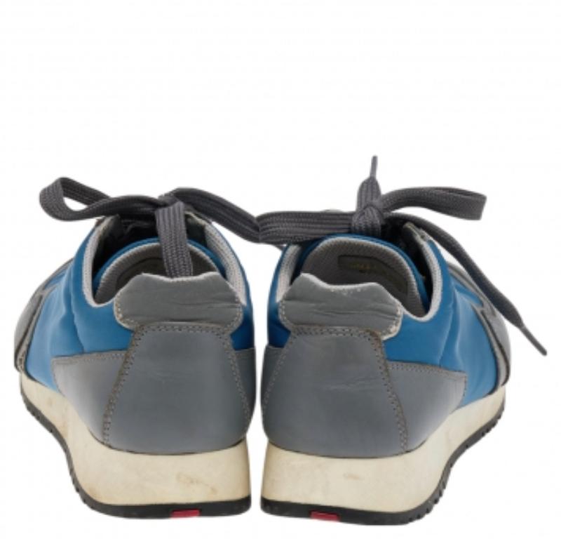 Gris Baskets basses Prada Sport bleu/gris en nylon et cuir, taille 37 en vente