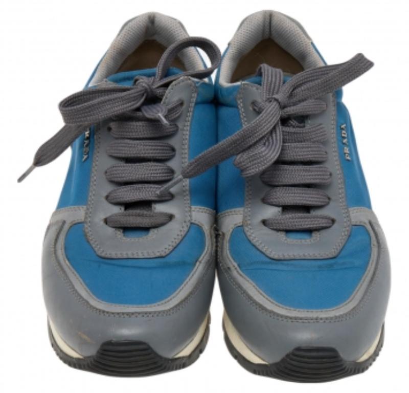 Baskets basses Prada Sport bleu/gris en nylon et cuir, taille 37 Bon état - En vente à Dubai, Al Qouz 2