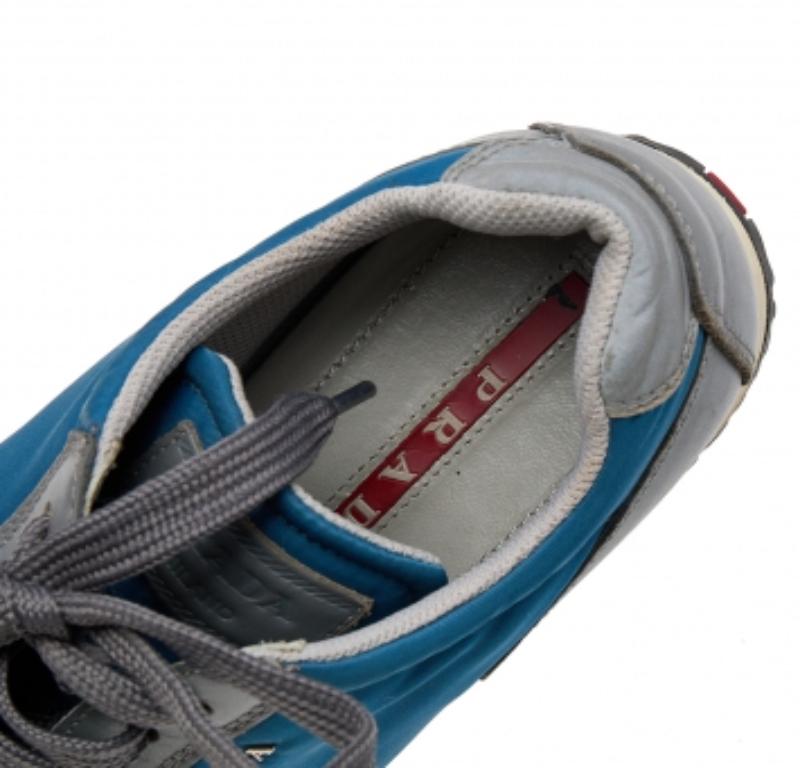 Baskets basses Prada Sport bleu/gris en nylon et cuir, taille 37 Pour femmes en vente