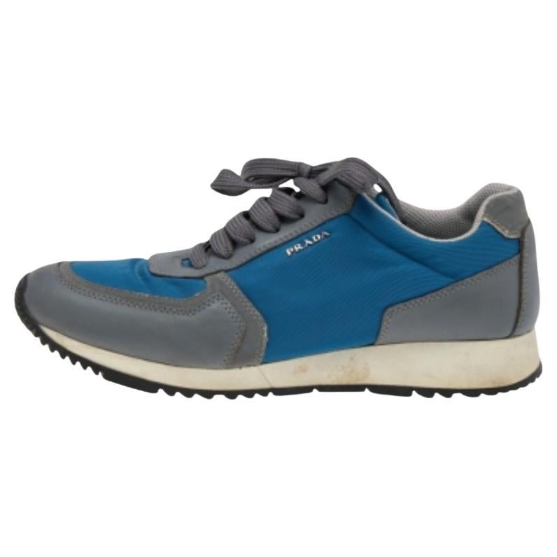 Baskets basses Prada Sport bleu/gris en nylon et cuir, taille 37 en vente