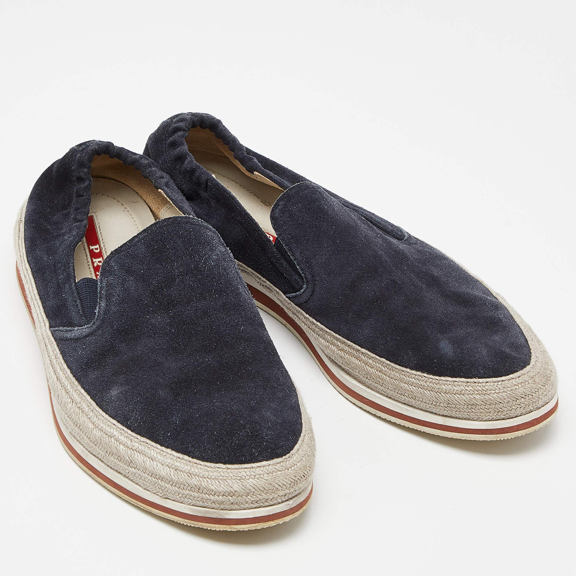 Prada Sport Blaue Espadrille Slip On Turnschuhe aus Wildleder Größe 40 im Zustand „Relativ gut“ im Angebot in Dubai, Al Qouz 2