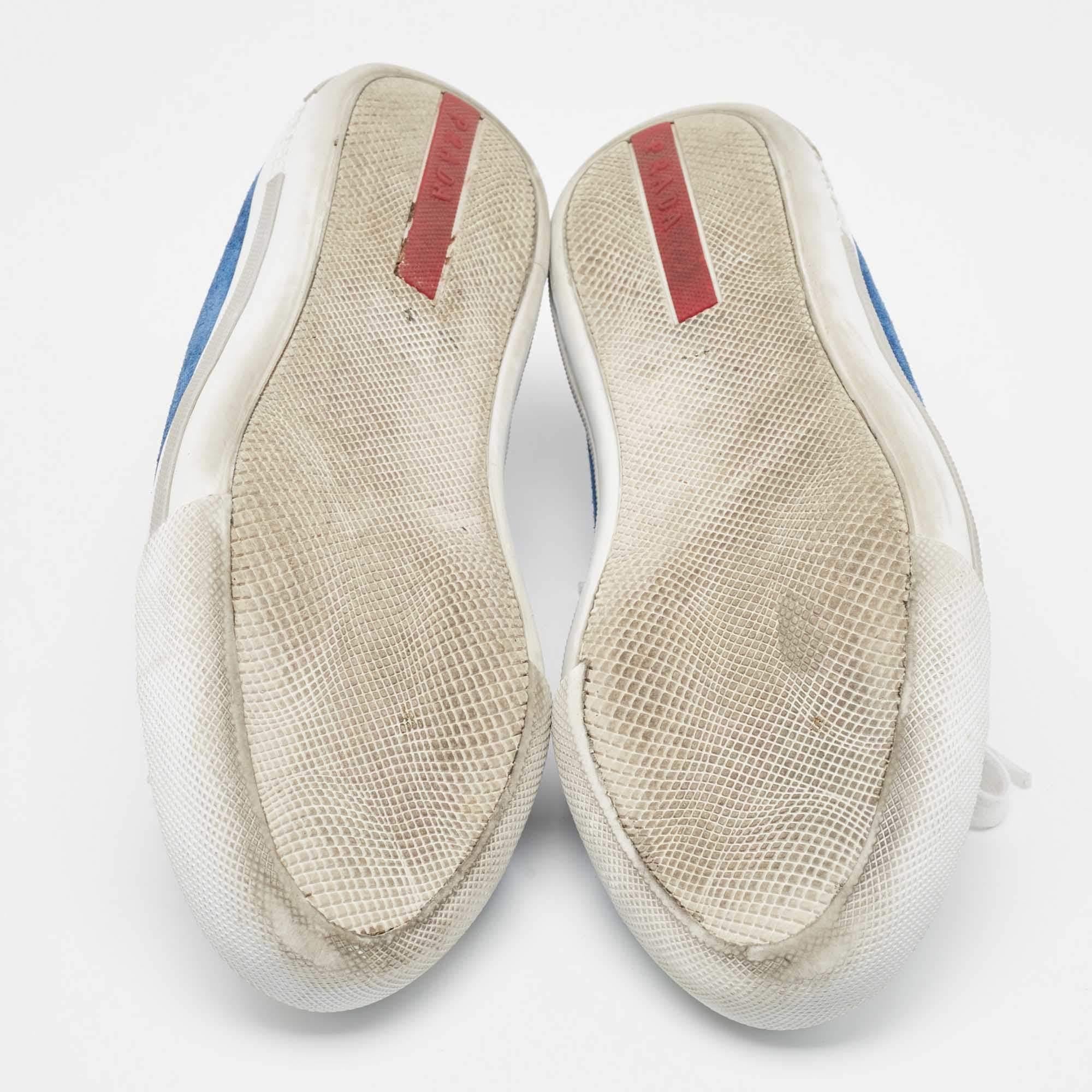Prada Sport Blaue Low Top-Turnschuhe aus Wildleder Größe 39.5 im Angebot 1