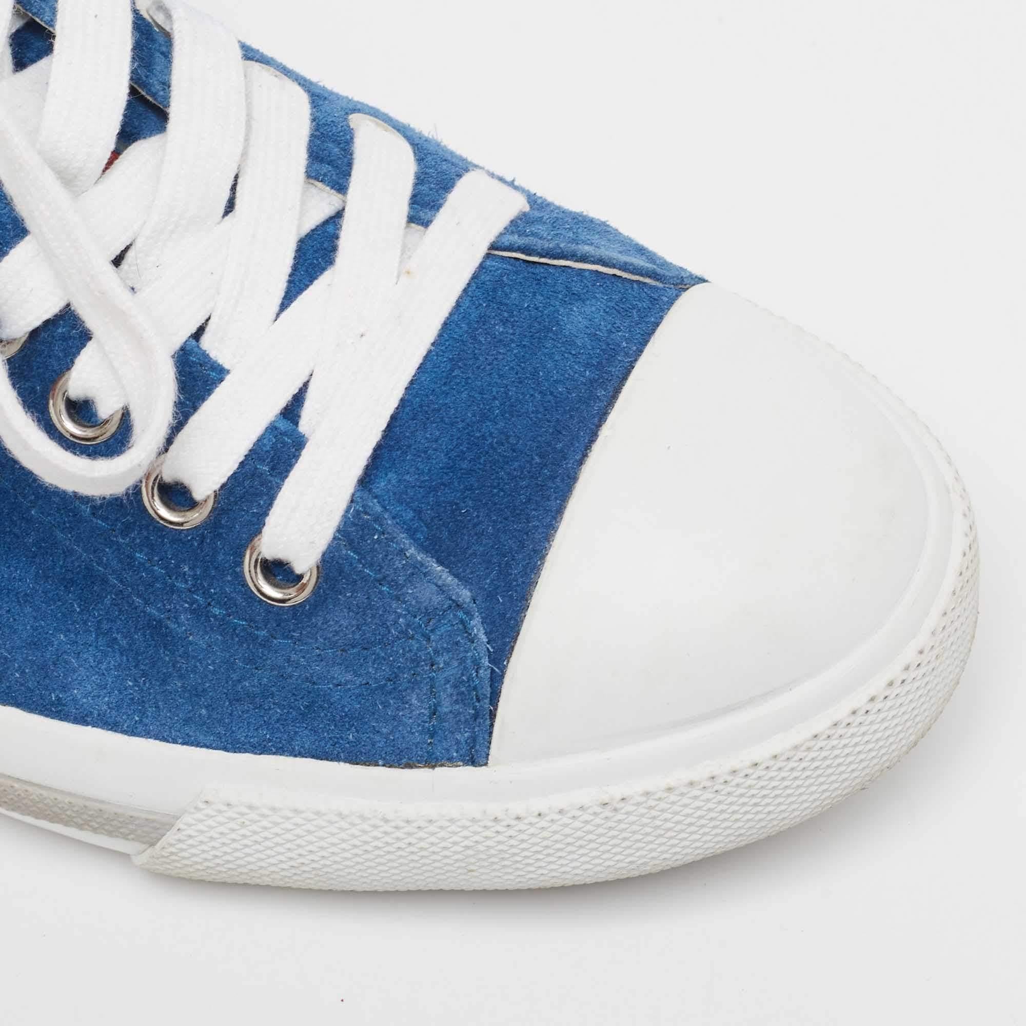 Prada Sport Blaue Low Top-Turnschuhe aus Wildleder Größe 39.5 im Angebot 2