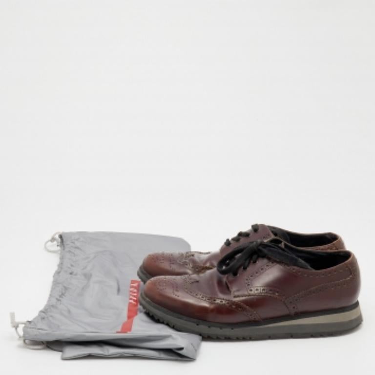 This pair of derby by Prada Sport will be the showstopper of various occasions. Made from brown leather, these shoes are exquisitely crafted with lace-up fronts, and the design is made striking with brogue detailing. Balanced on durable soles, this