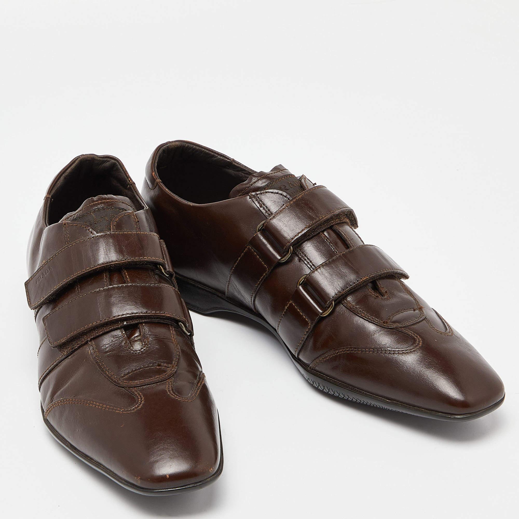 Prada Sport Brown Leather Double Velcro Low Top Sneakers Size 43 In Good Condition For Sale In Dubai, Al Qouz 2