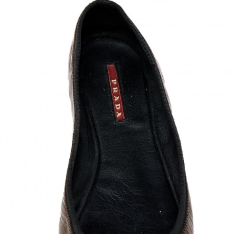 Nero Prada Sport Ballerine in pelle verniciata marrone misura 38 in vendita