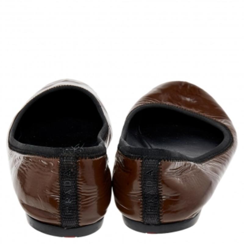 Donna Prada Sport Ballerine in pelle verniciata marrone misura 38 in vendita