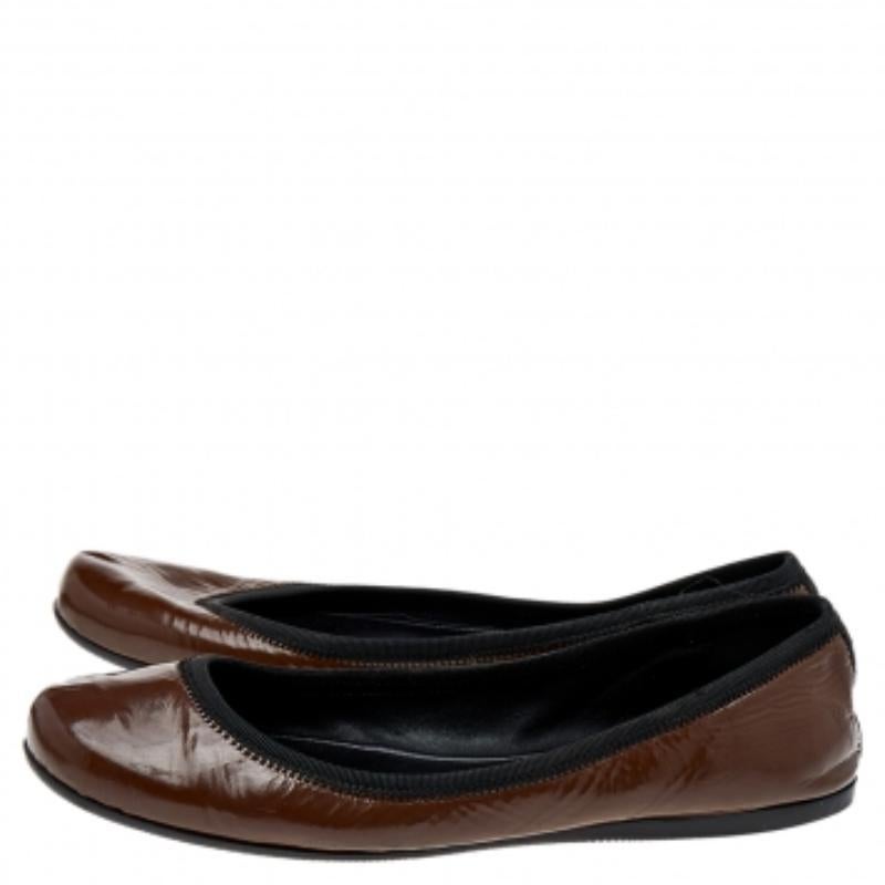 Prada Sport Ballerine in pelle verniciata marrone misura 38 in vendita 2