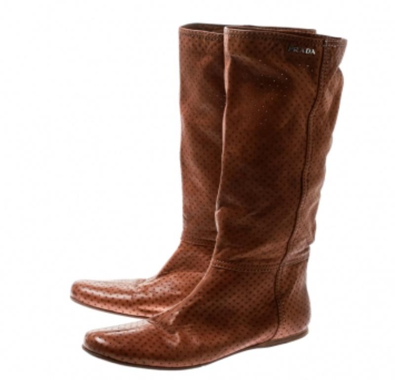 Prada Sport Brown Perforated Leder Mid Calf Flat Stiefel Größe 39 im Angebot 2