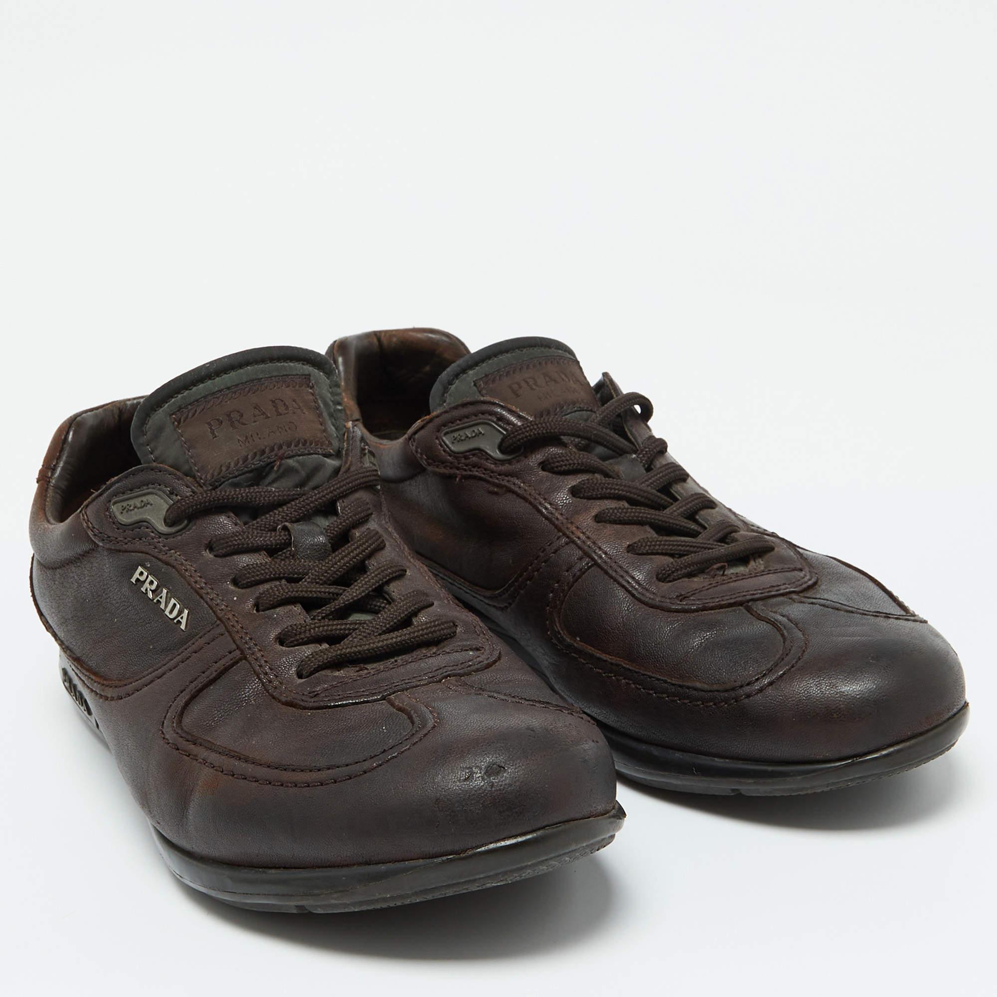 Prada Sport Dark Brown Leather Low Top Sneakers Size 42 In Fair Condition For Sale In Dubai, Al Qouz 2