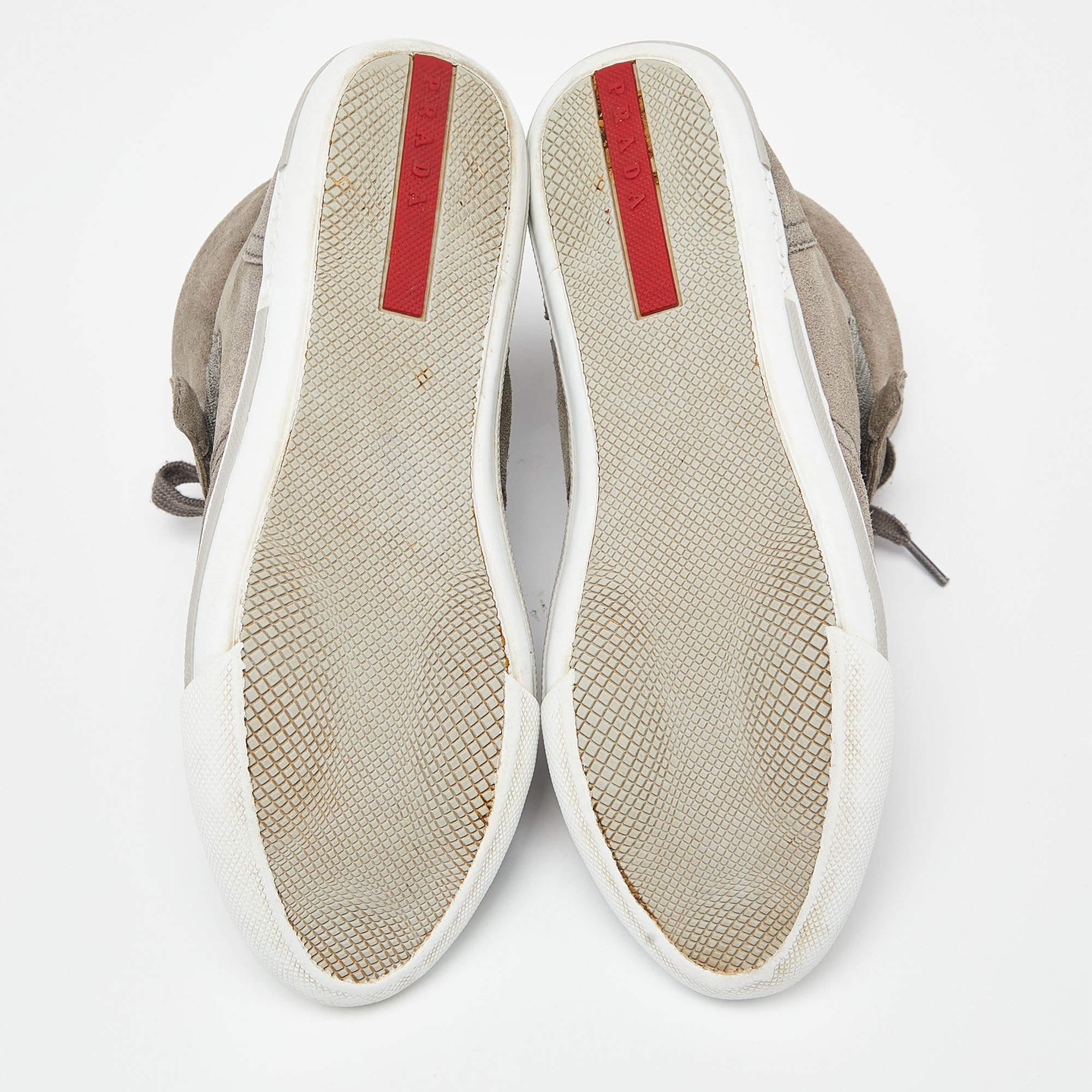 Prada Sport - Scarpe da ginnastica alte in pelle scamosciata grigia Taglia 36 in vendita 1