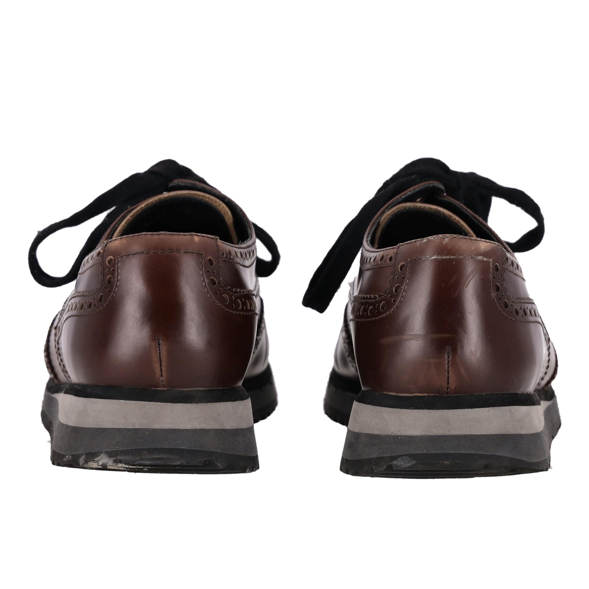 Zapatos deportivos Prada de piel en Bueno estado para la venta en London, GB