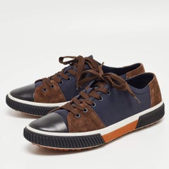 Baskets basses en toile et daim Prada Sport bleu marine/brun Taille 43
