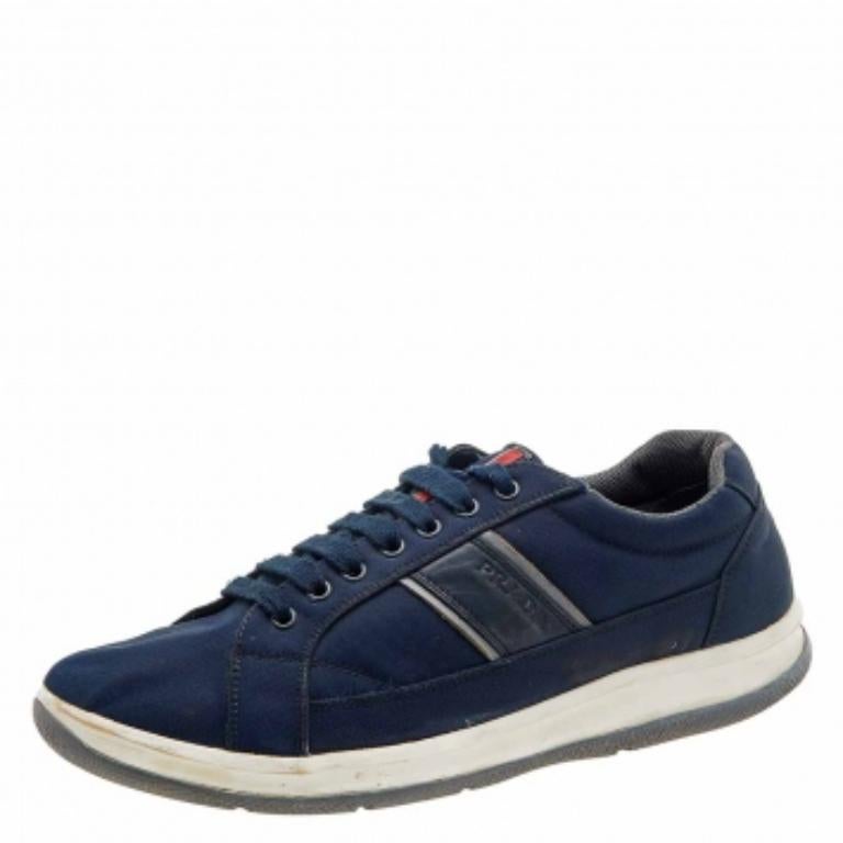 Prada Sport Navy Blue Nylon Low Top Sneakers Size 43 In Good Condition For Sale In Dubai, Al Qouz 2