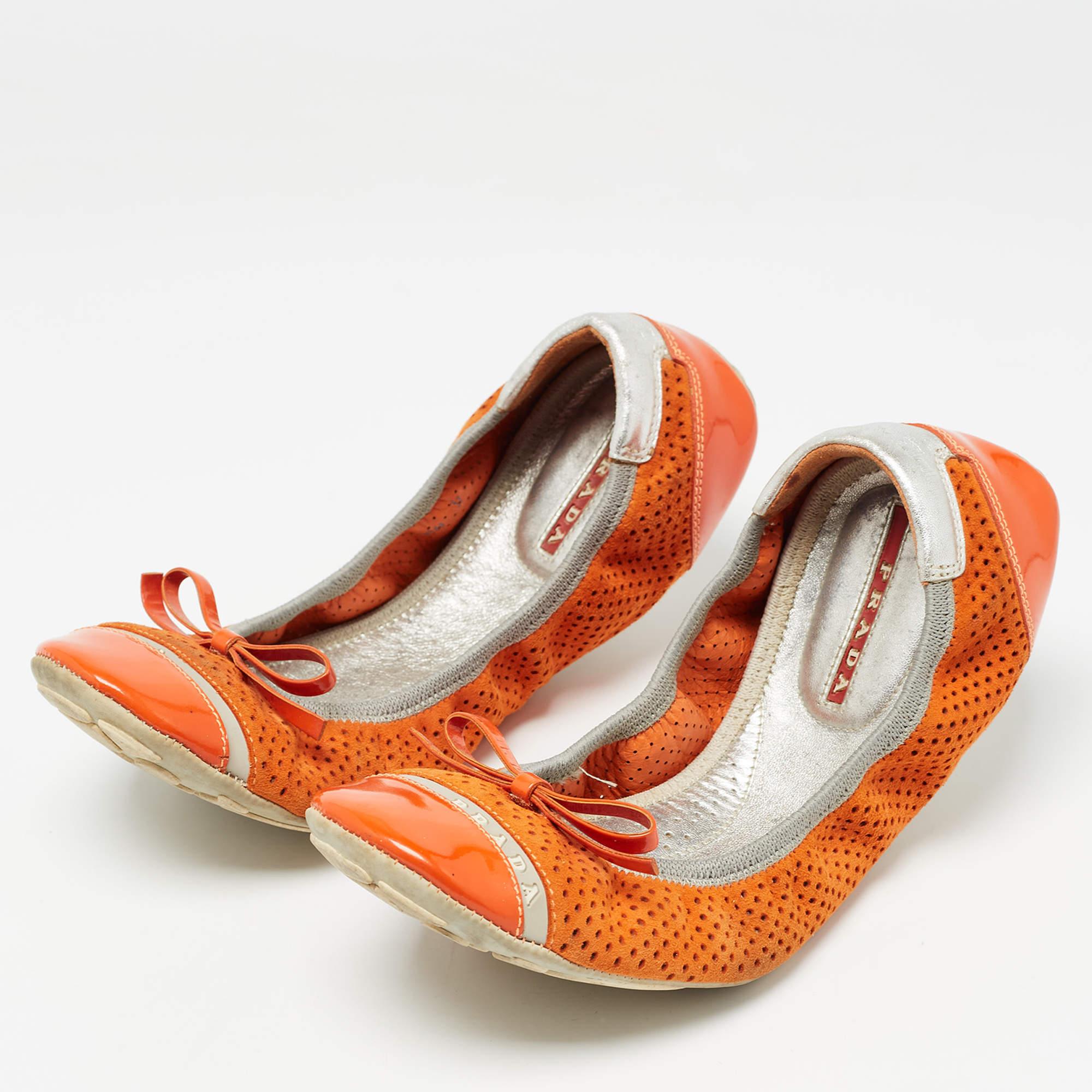 Complete your look by adding these designer ballet flats to your lovely wardrobe. They are crafted skilfully to grant the perfect fit and style.