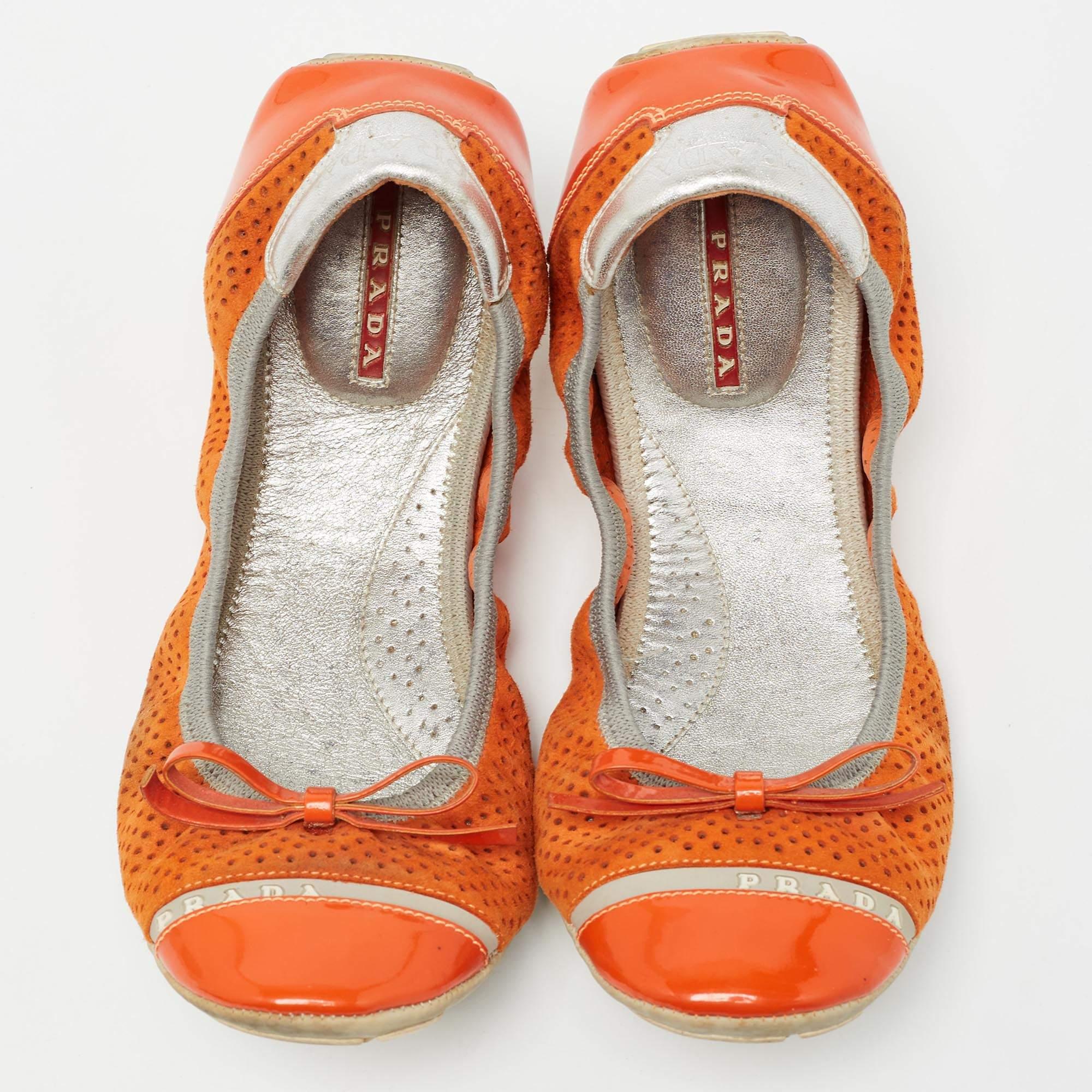 Prada Sport Orange Perforated Suede and Patent Bow Scrunch Ballet Flats Size 37 In Fair Condition In Dubai, Al Qouz 2