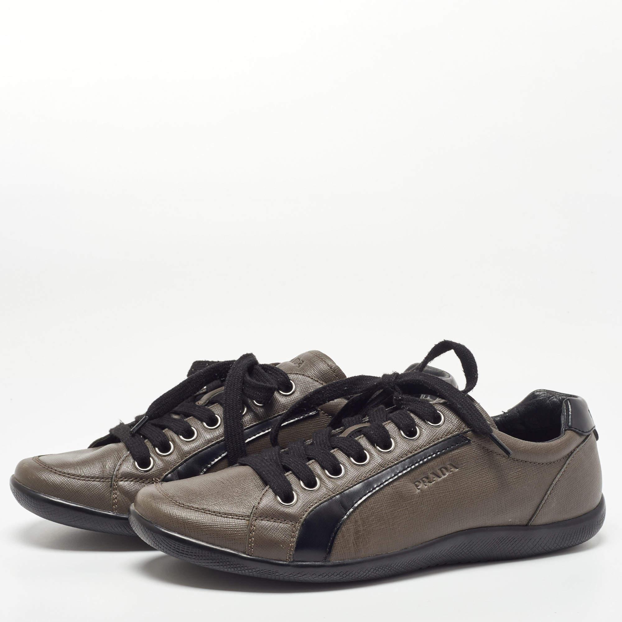 Coming in a classic silhouette, these designer sneakers are a seamless combination of luxury, comfort, and style. These sneakers are designed with signature details and comfortable insoles.