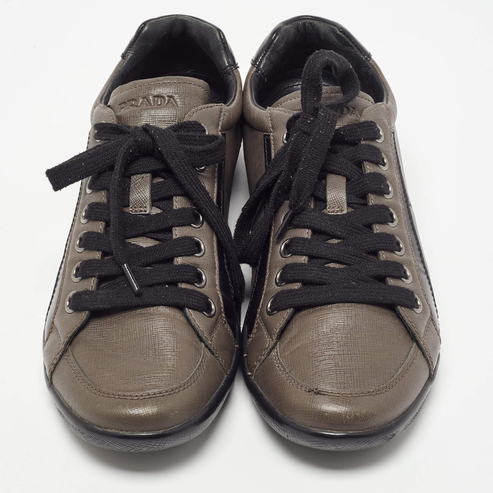 Prada Sport Two Tone Leather Low Top Sneakers Size 42 In Good Condition In Dubai, Al Qouz 2