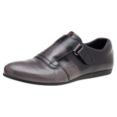 Prada Sport Zweifarbige Monk-Schuhe aus Leder mit einem Riemen aus Leder, Größe 42