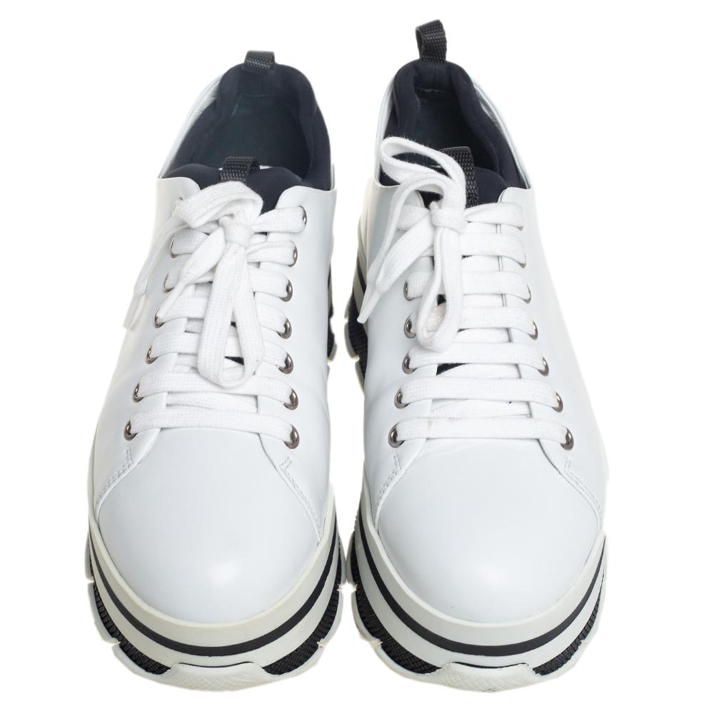 Project a stylish look every time you step out in these sneakers from Prada Sport. They are crafted from white leather, styled with lace-ups on the vamps, and elevated on striped platforms. They are equipped with comfortable leather-lined insoles