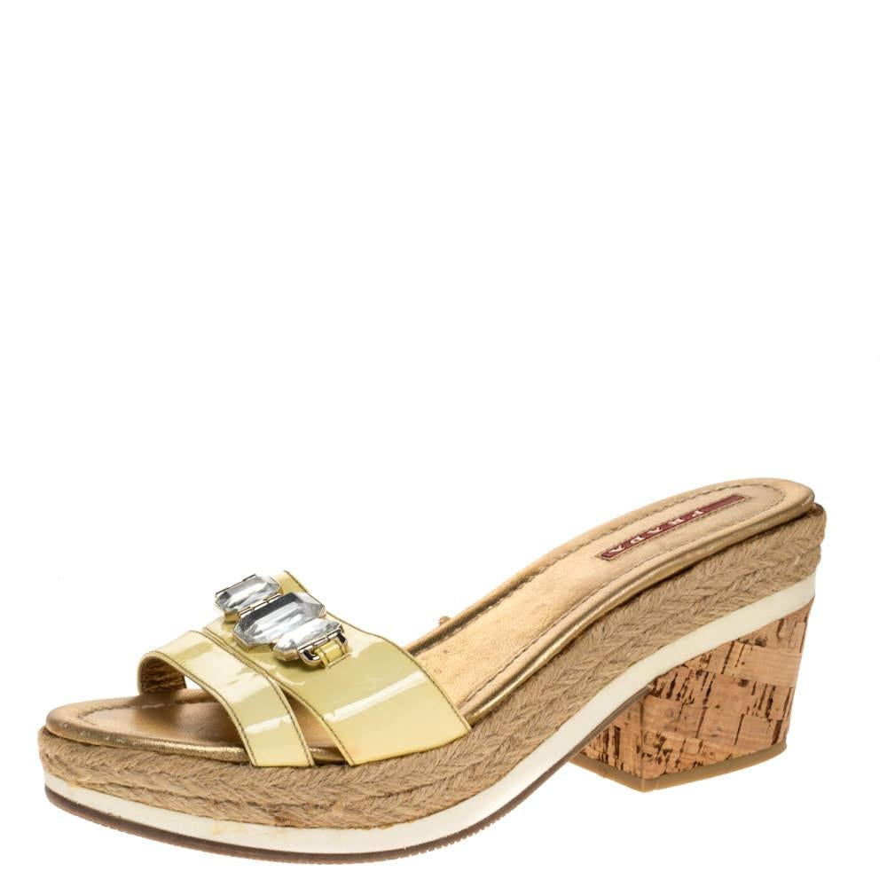 For days of ease and style, Prada Sport created these pretty slides. They have patent leather uppers in yellow, 8 cm heels and insoles lined with leather for comfort. The espadrille slides will come in handy with many of your outfits.