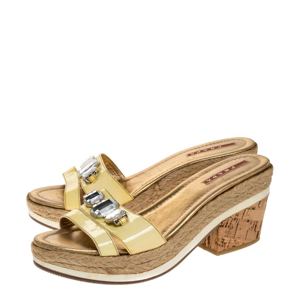 Prada Sport Yellow Patent Leather Cork Wedge Espadrille Slide Sandals Size 38.5 In Good Condition In Dubai, Al Qouz 2