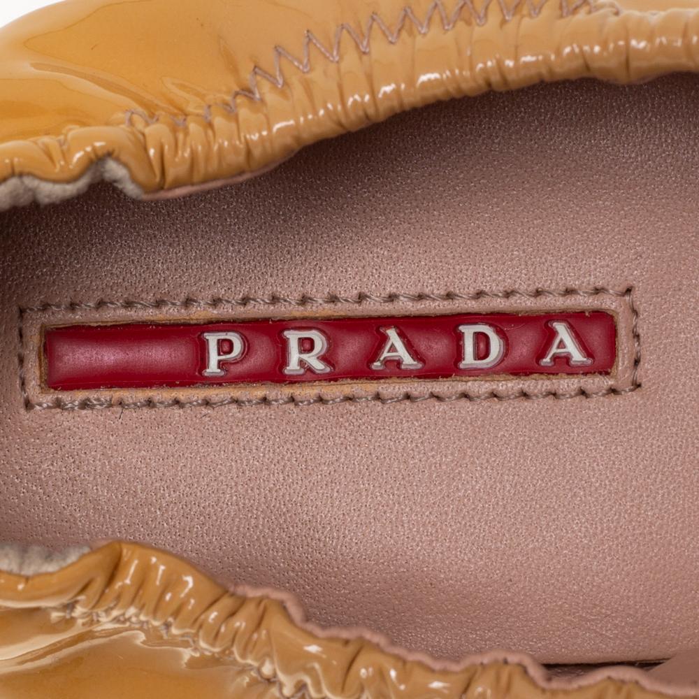 Prada Sports Beige Leather Bow Scrunch Ballet Flats Size 38.5 In Good Condition For Sale In Dubai, Al Qouz 2