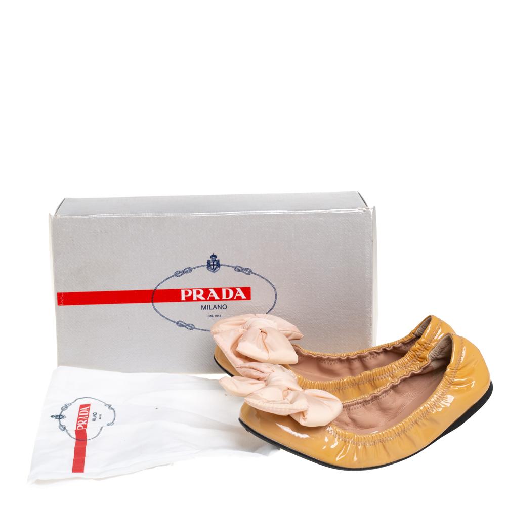 Women's Prada Sports Beige Leather Bow Scrunch Ballet Flats Size 38.5 For Sale