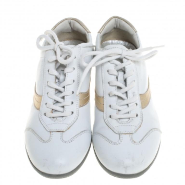 Prada Sports White Leather Lace Up Low Top Sneakers Size 35.5 In Good Condition For Sale In Dubai, Al Qouz 2