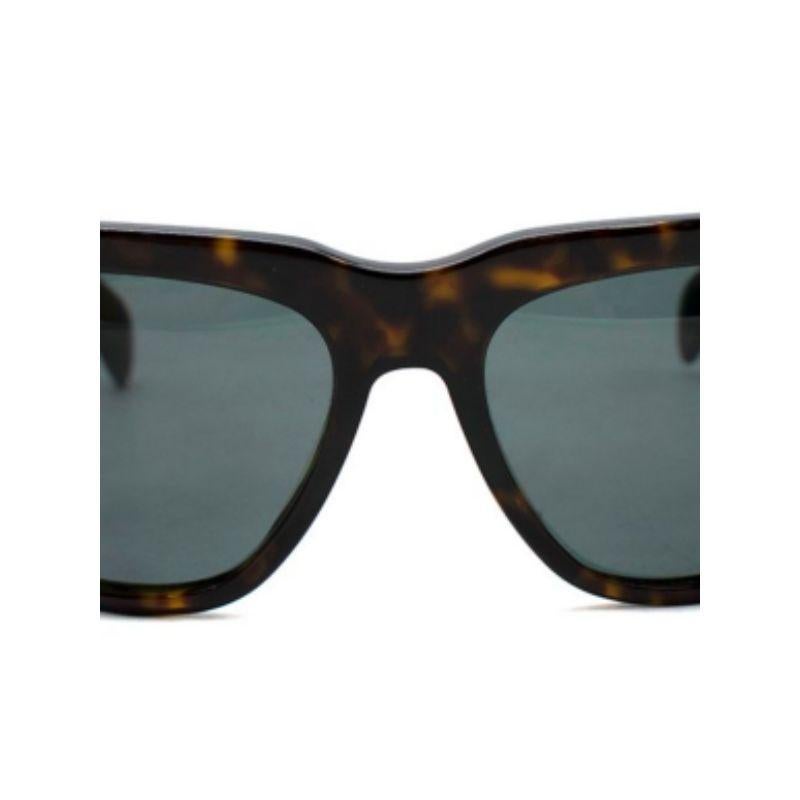 Prada SPR14Q Tortoiseshell Sunglasses

- Acetate body
- Brown/ black tortoise shell pattern 
- Tinted lenses 

Materials:
Acetate 

Made in Italy 

9/10 very good condition, with minor signs of wear, light scratches to the lenses. Please use zoom