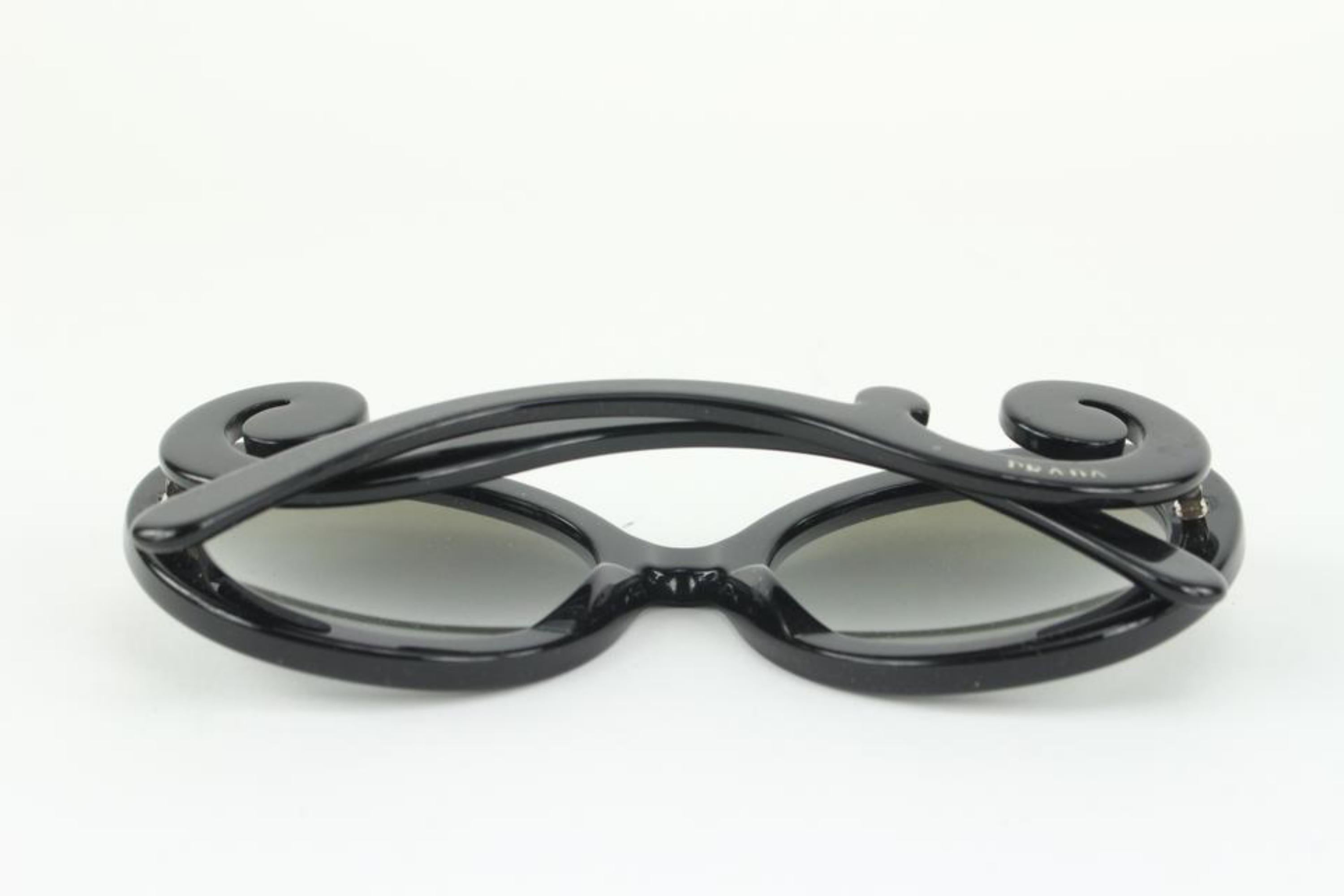 Prada SPR27N Minimal Baroque Sunglasses 128p49 In Good Condition In Dix hills, NY