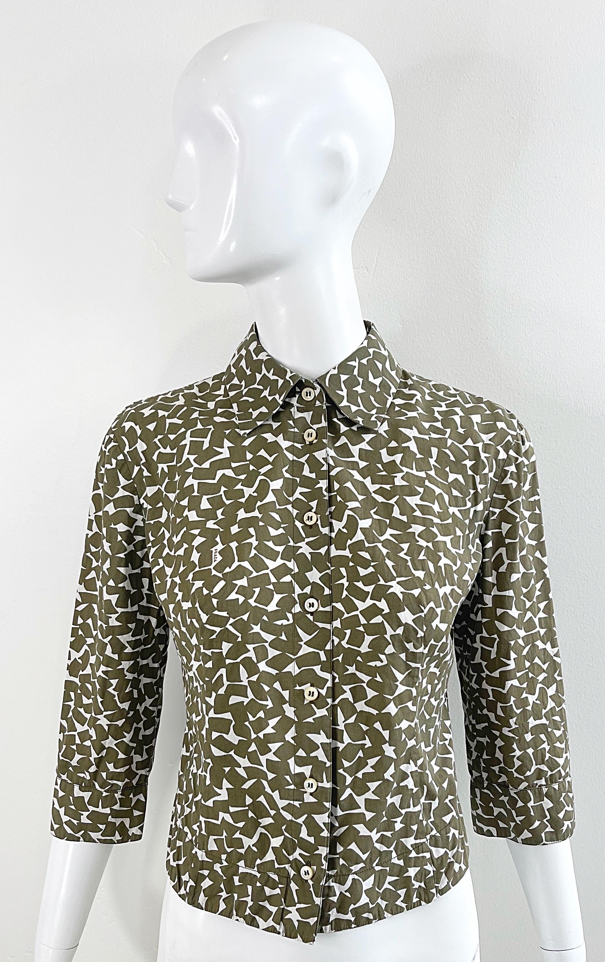 Gray Prada Spring 2002 Size 38 Hunter Green + White Abstract Logo Print Shirt Blouse For Sale