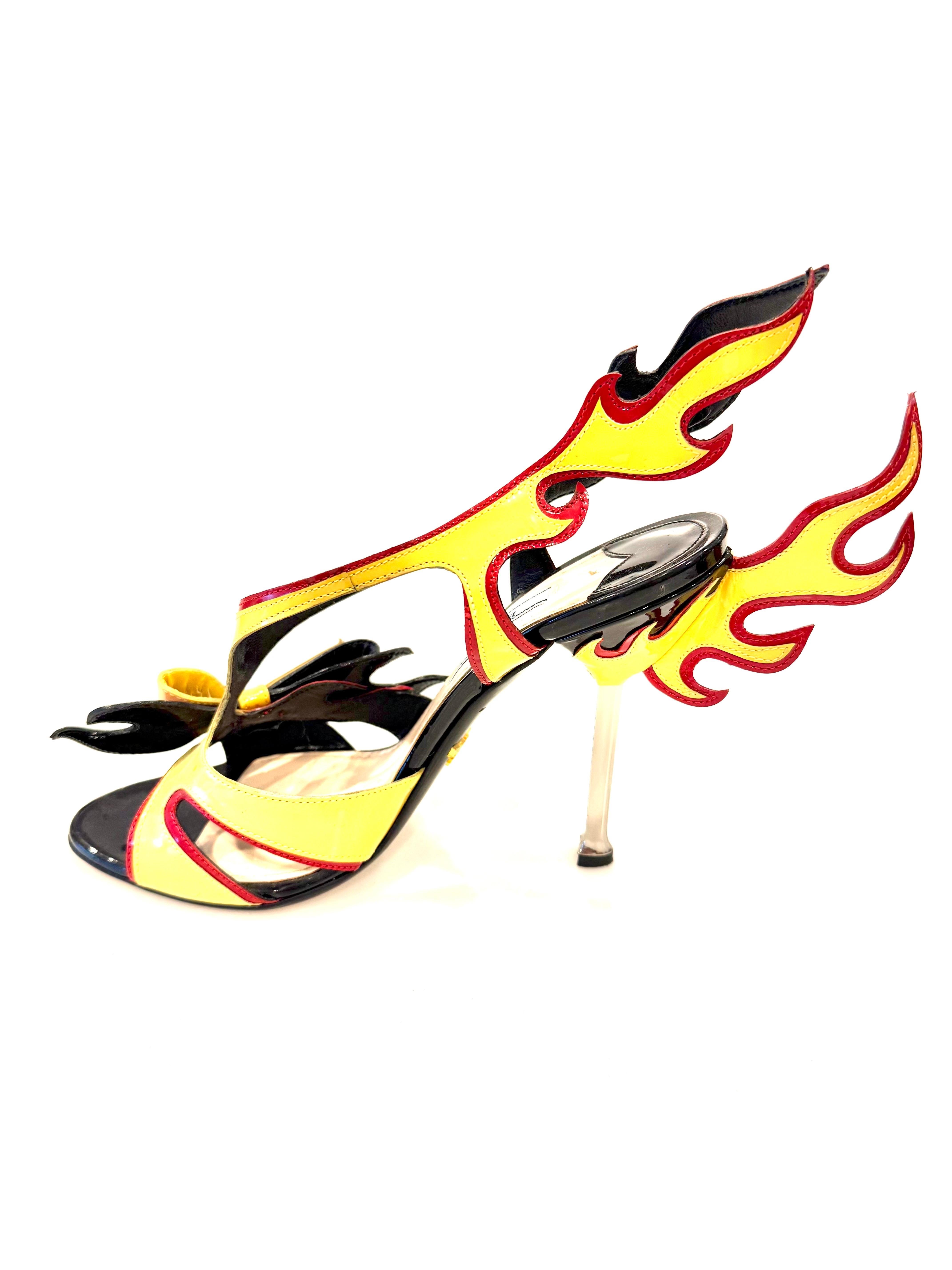 Prada Frühjahr 2012 Laufsteg Flamme Lackleder Slingback Heels  Größe 38 3