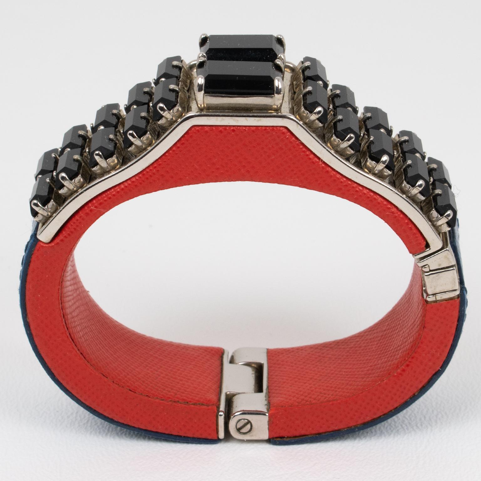 Prada Spring 2014 - Bracelet en cuir Saffiano rouge et bleu avec cristaux noirs Excellent état - En vente à Atlanta, GA