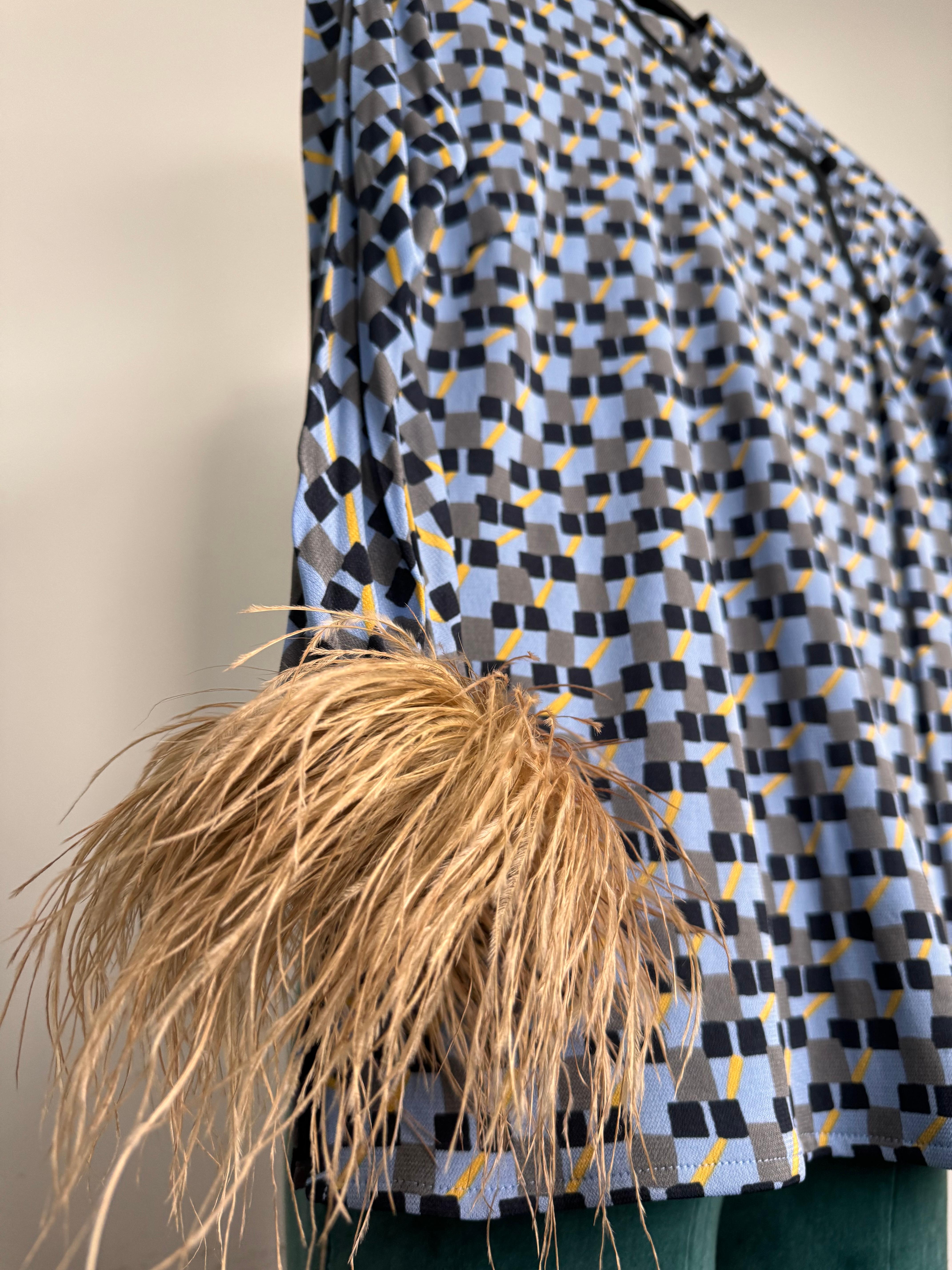 Prada Frühjahr 2017 Frühjahr Laufsteg-Bluse mit Pelzbesatz-Ärmeln  im Zustand „Hervorragend“ im Angebot in Toronto, CA