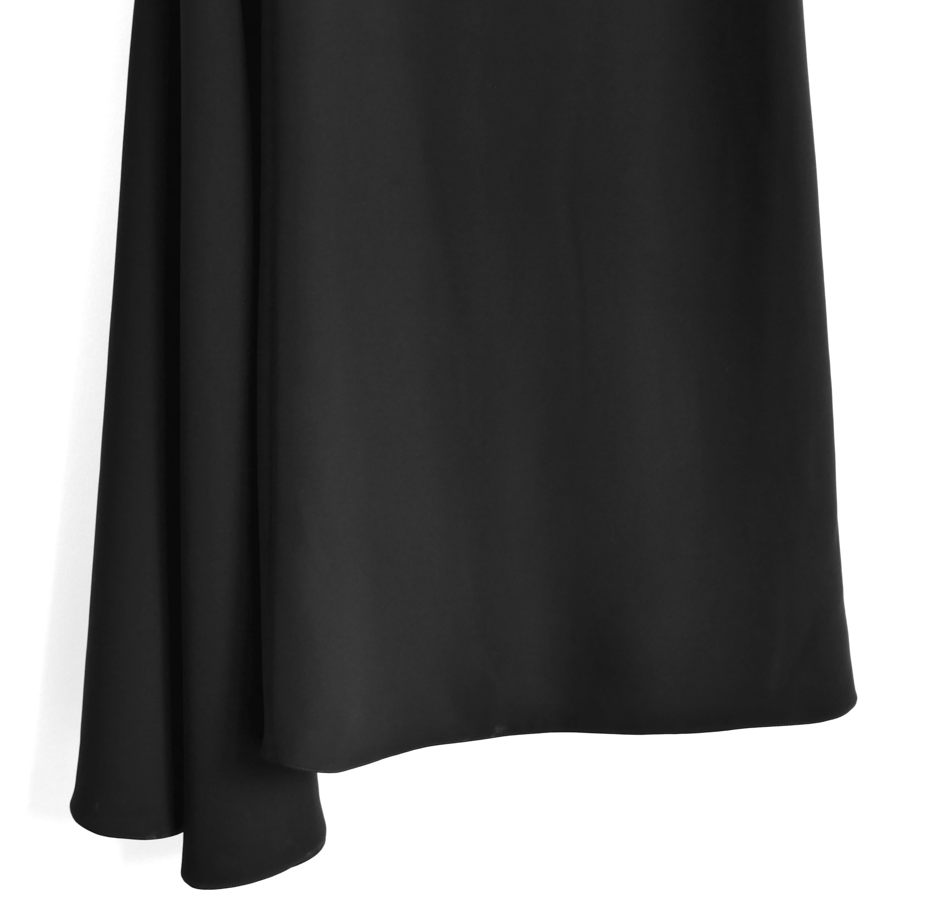 Prada Primavera 2018 Bolsillo con Logo Vestido Largo Negro en venta 2