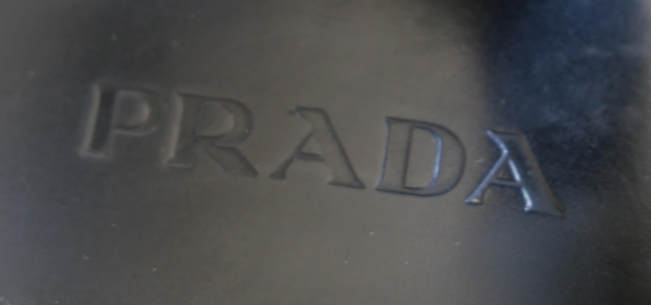 Prada Frühjahr 2018 Nietenbesetzte, klobige Sandalen im Angebot 1