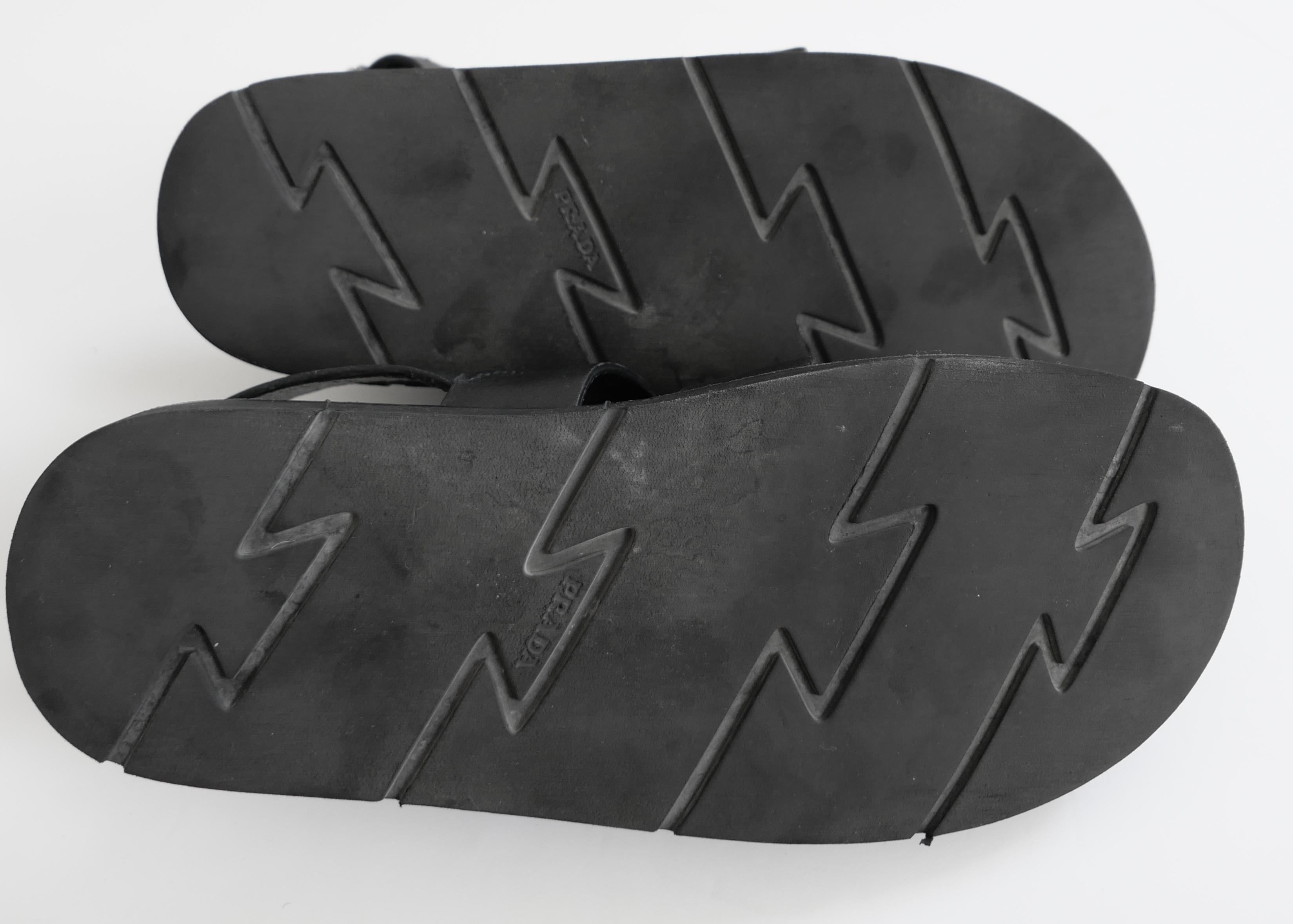 Prada Frühjahr 2018 Nietenbesetzte, klobige Sandalen im Angebot 3