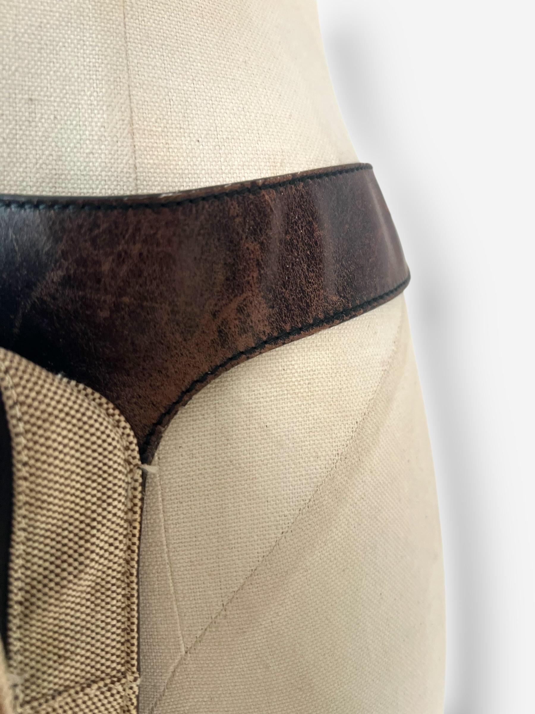 This authentic Prada waist bag from the 1999 Spring/Summer collection features classic canvas with leather backing, showcasing Prada’s signature minimalist design. Made in Italy, this vintage piece offers both style and utility.

Dimensions: 29 cm