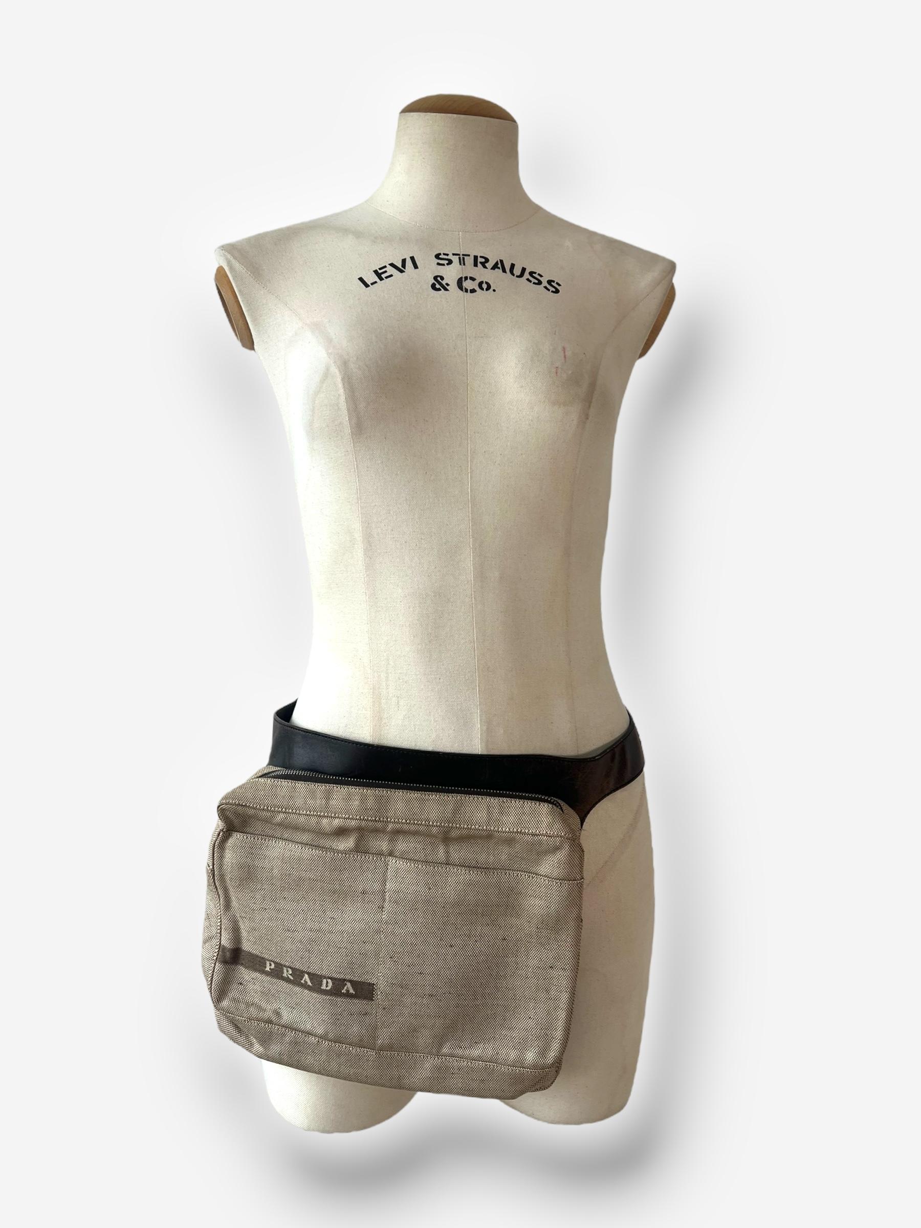 Prada Spring/Summer 1999 Canvas Waist Bag In Fair Condition For Sale In CAPELLE AAN DEN IJSSEL, ZH