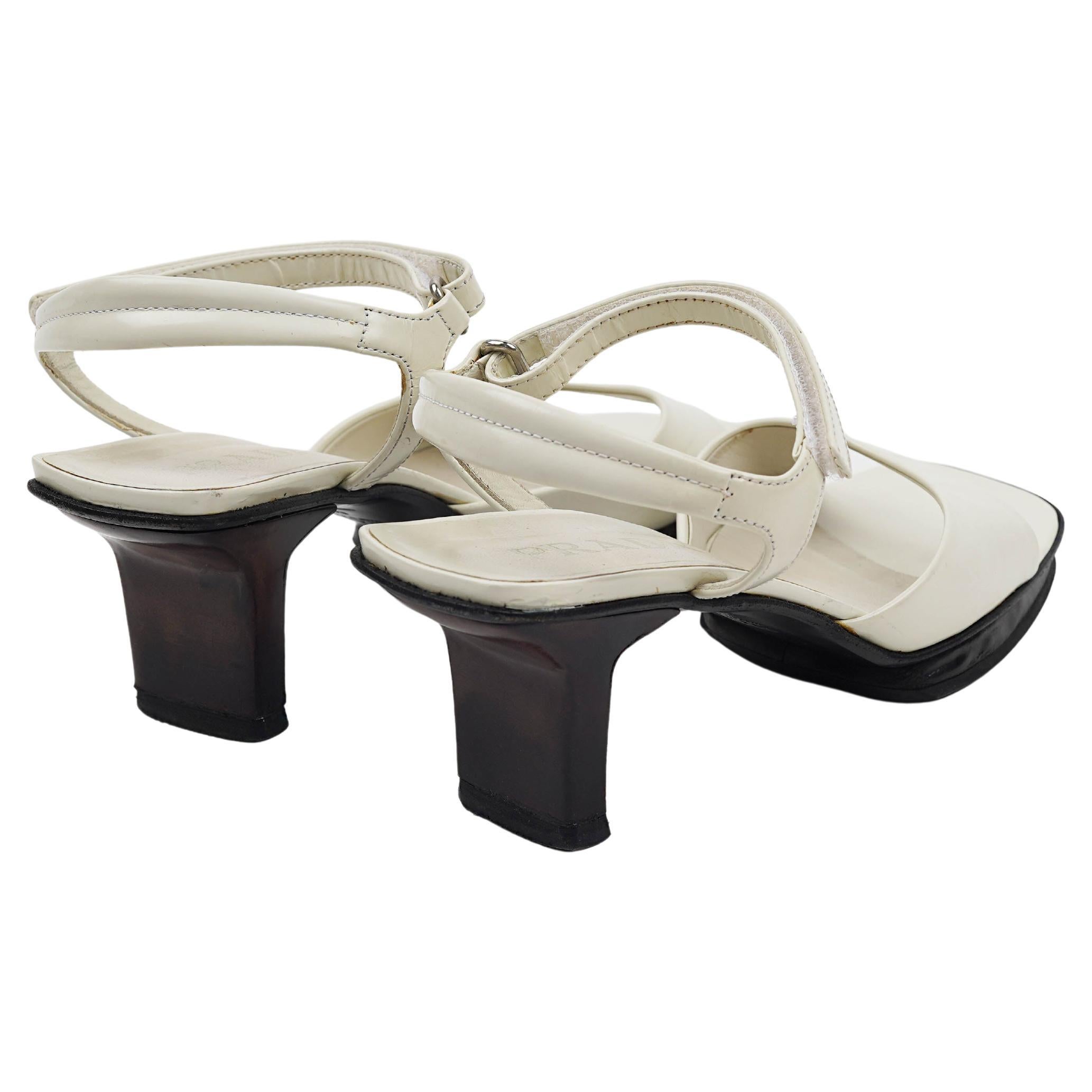 Donna Prada Primavera-Estate 1999 - Tacchi con cinturino in pelle con suola divisa - EU 39 in vendita