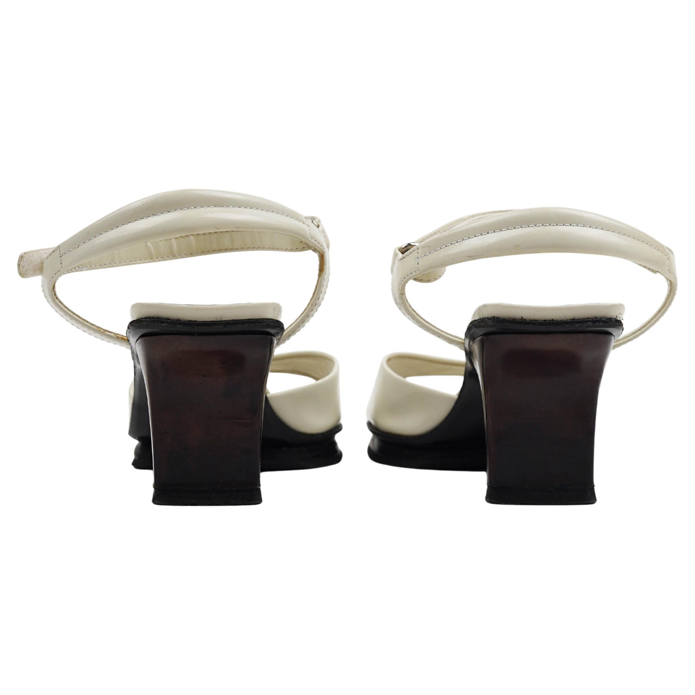 Prada Primavera-Estate 1999 - Tacchi con cinturino in pelle con suola divisa - EU 39 in vendita 2