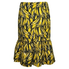 Prada Frühjahr/Sommer 2011 Laufsteg Gelber Bananenrock mit ausgestelltem Schößchenrock