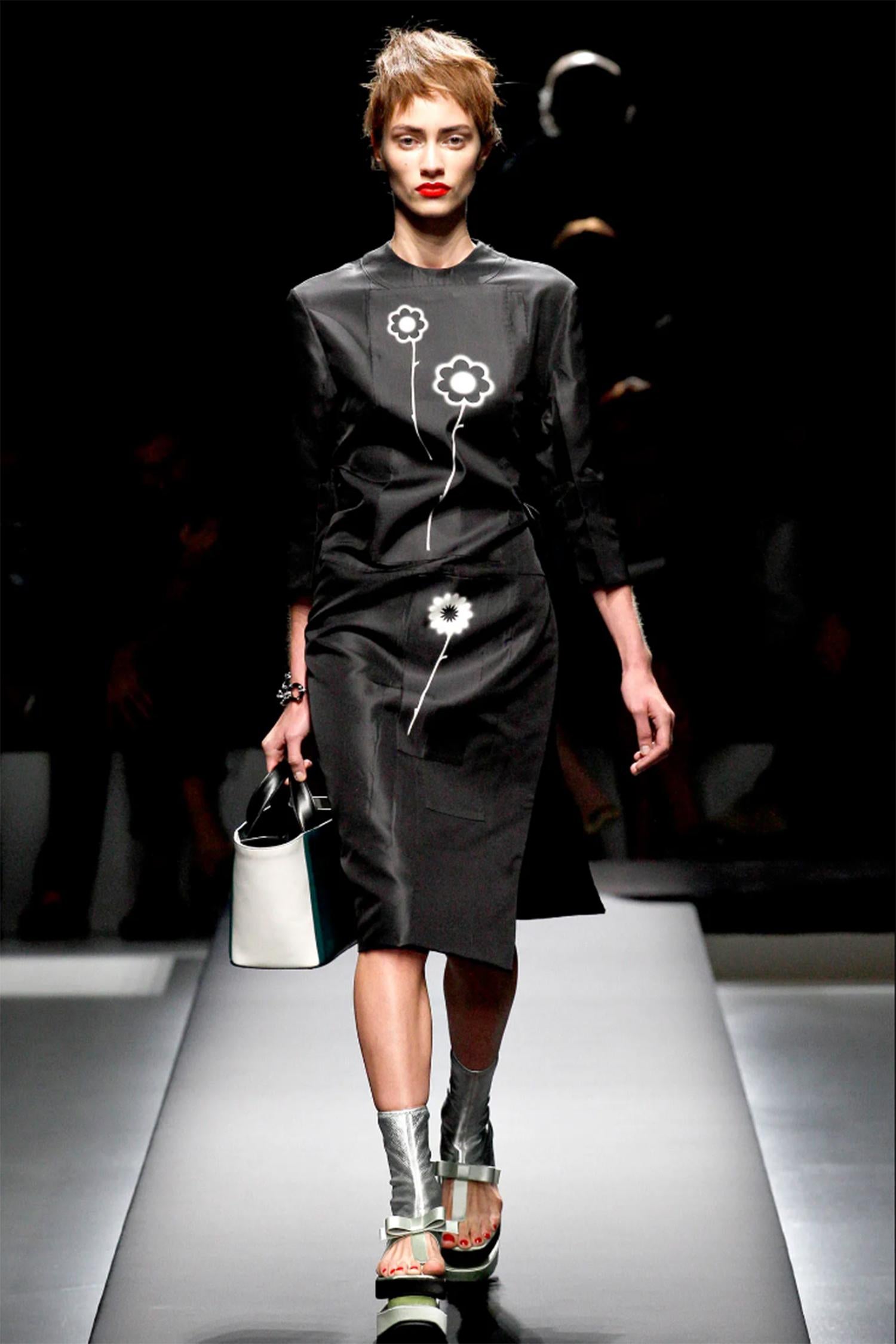 Stunning patent leather tote bag by Prada from their Spring Summer 2013 collection as seen on the runway.

This high-quality bag is made from a beautiful shiny patent leather and features a firm top handle and a detachable long shoulder strap, the
