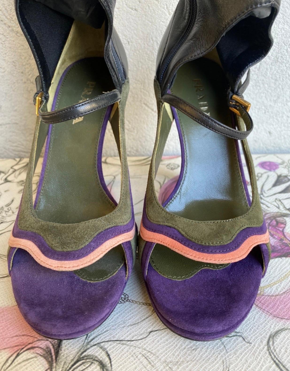 Prada, Waves color ankle boot, Spring 2008 Ready to Wear, size 37.5, the heel measures 11 cm, the lower part is in green, pink and purple suede, the upper part in black nappa leather, with internal zip for a simple fit, practically never used with