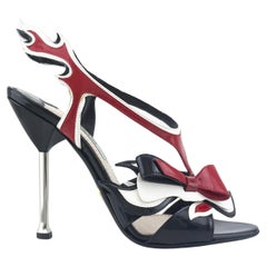 Prada SS 2012 Car Collection Chausssures à talons en cuir avec découpe en forme de flamme